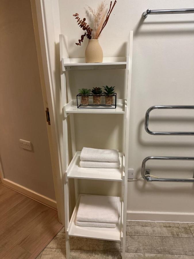 Spacious,1 Bed, Large Balcony, Parsons St Londen